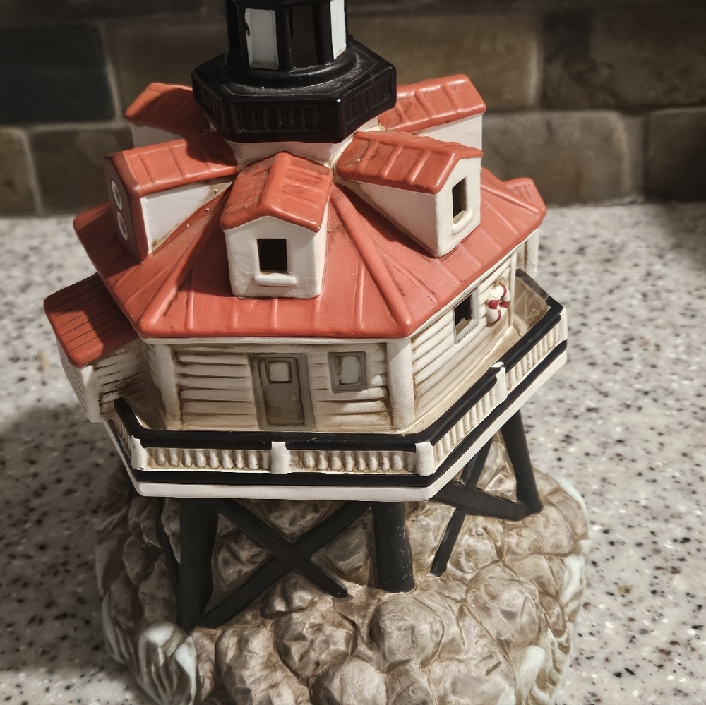 Lighthouse Figurine - Picture 6 of 7